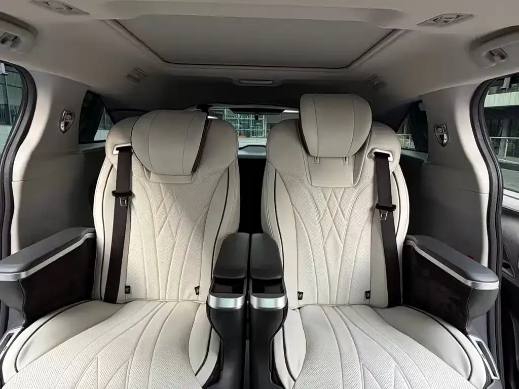 Toyota Granvia 2023 из CN, фото 10