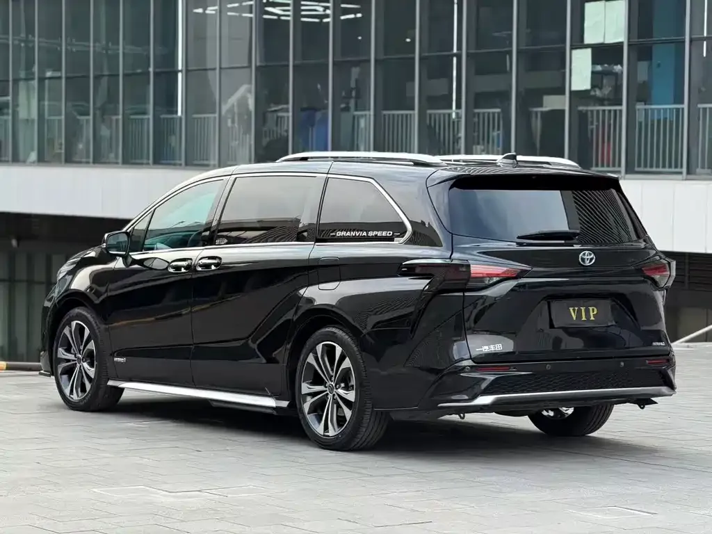 Toyota Granvia 2023 из CN, фото 6