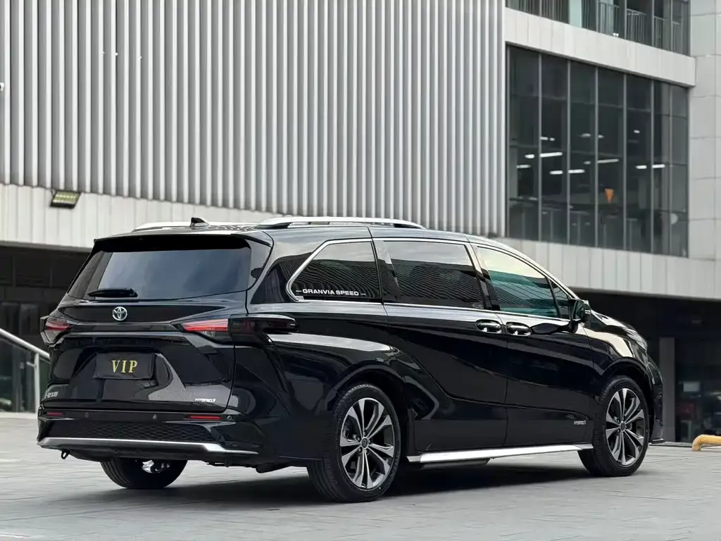 Toyota Granvia 2023 из CN, фото 5