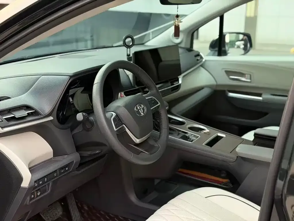 Toyota Granvia 2023 из CN, фото 7