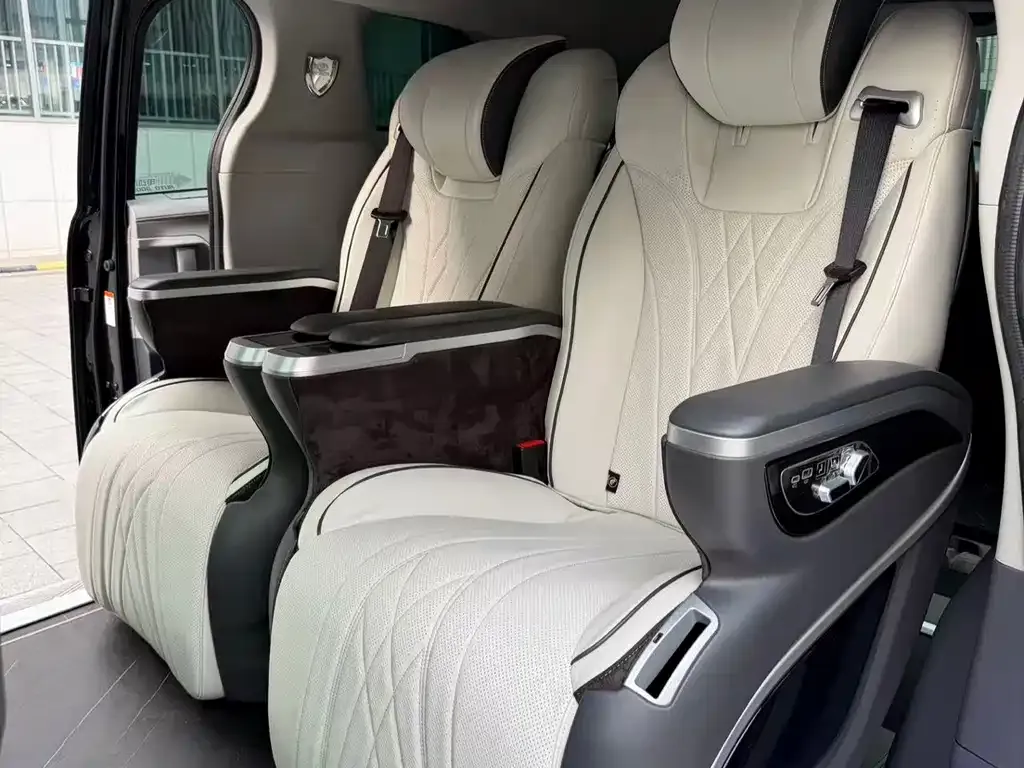 Toyota Granvia 2023 из CN, фото 9