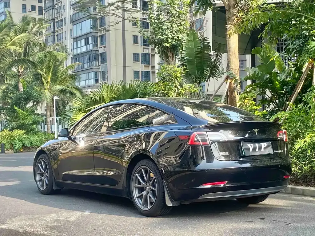 Tesla Model 3 — фото 9
