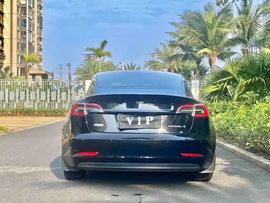 Tesla Model 3 — фото 8