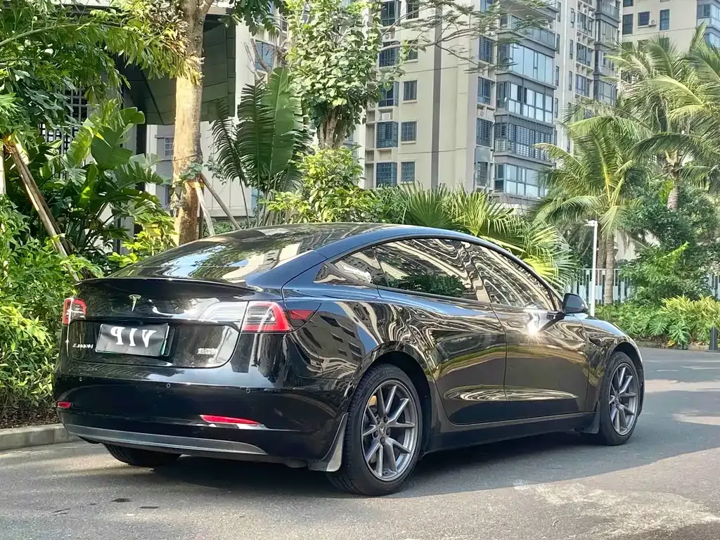 Tesla Model 3 — фото 7