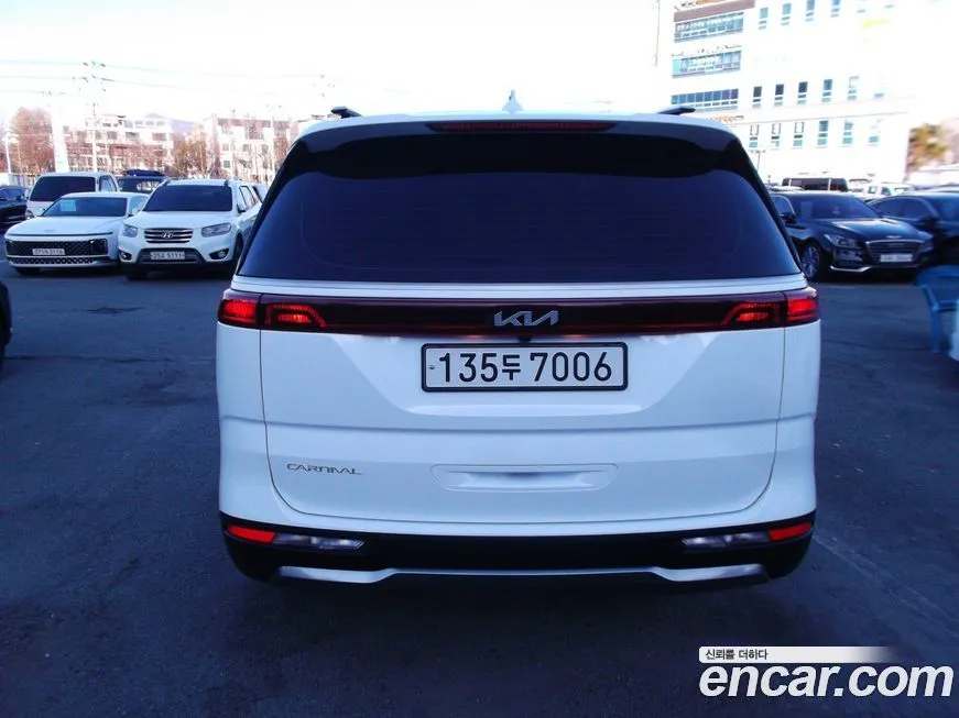 Kia Carnival — фото 10