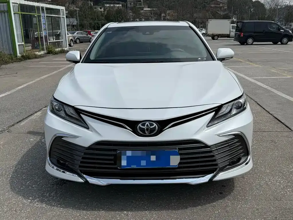 Toyota Camry — фото 7