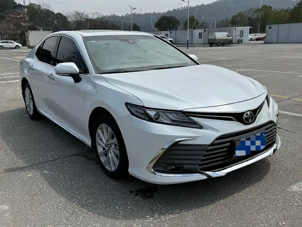 Toyota Camry — фото 9