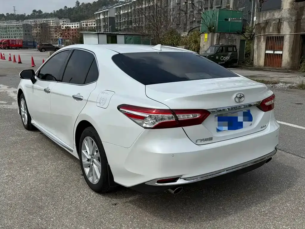 Toyota Camry — фото 6