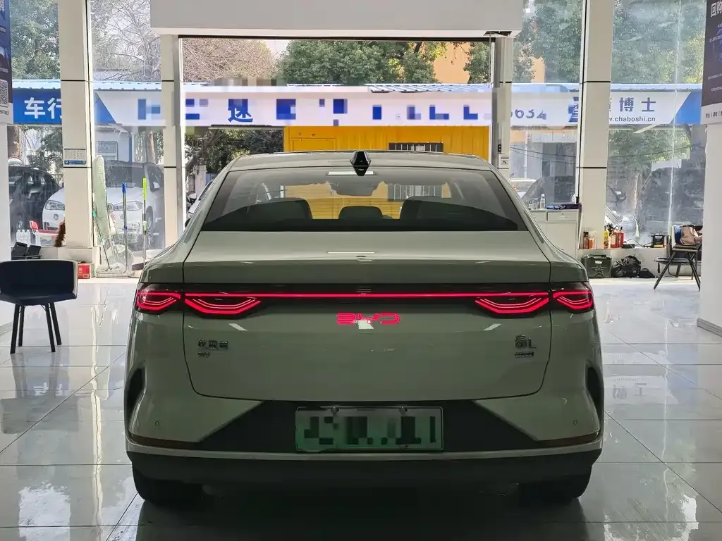 BYD Qin L — фото 7