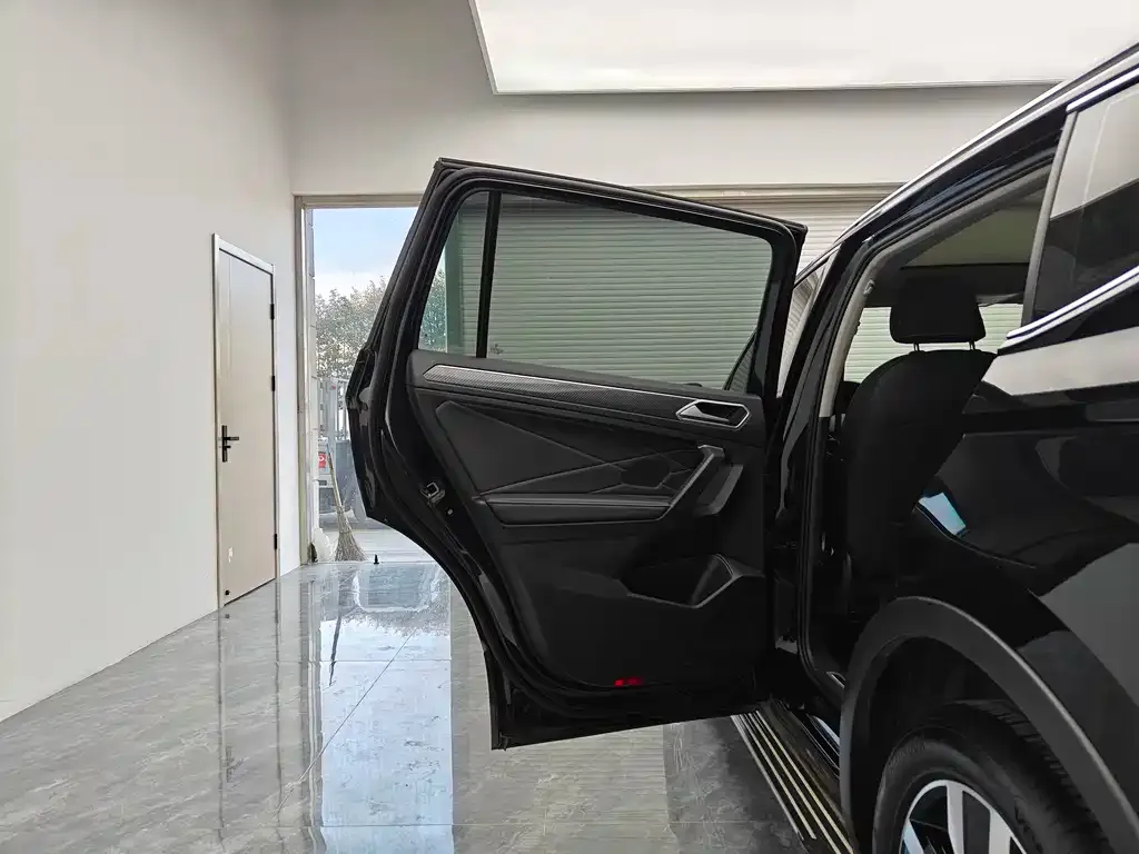 Volkswagen Tiguan L 2024 из CN, фото 3