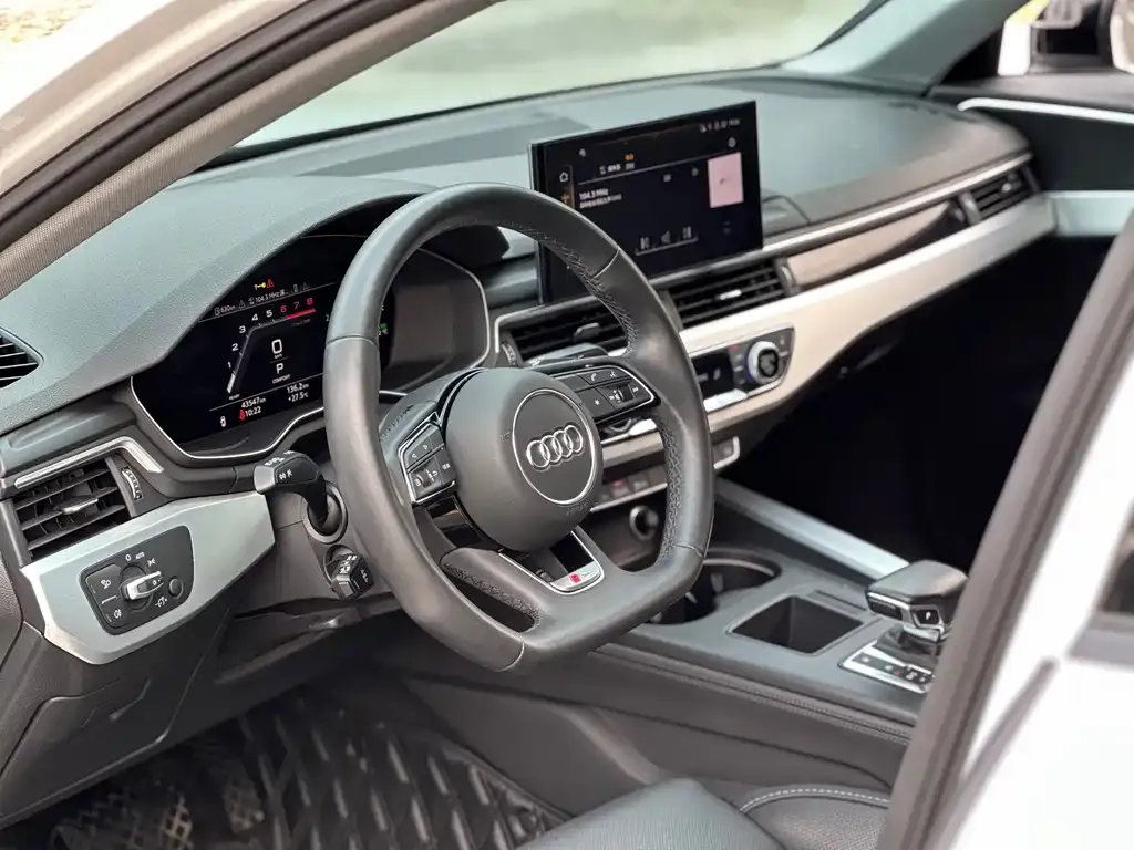 Audi A4L — фото 2