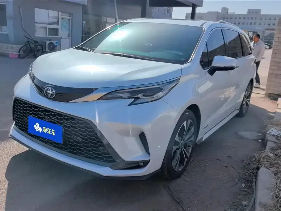 Toyota Granvia 2023 из CN, фото 1