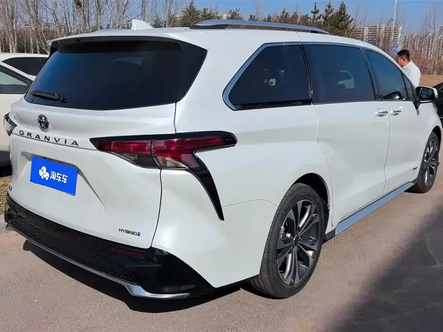 Toyota Granvia 2023 из CN, фото 6