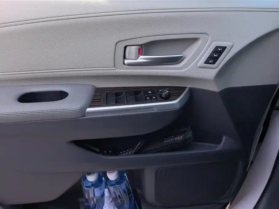 Toyota Granvia 2023 из CN, фото 8