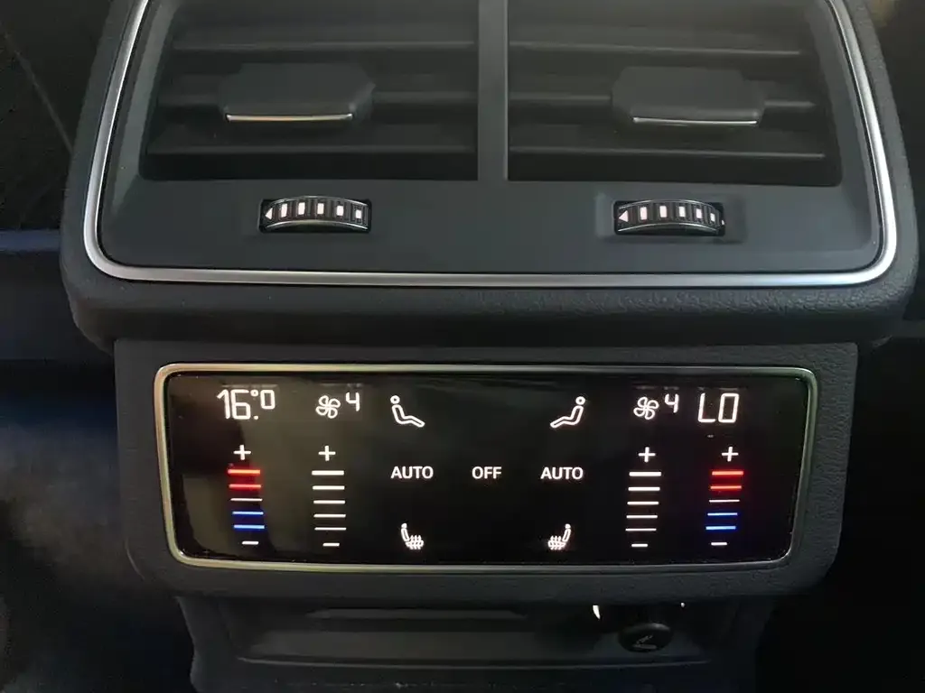 Audi A7L 2022 из CN, фото 2