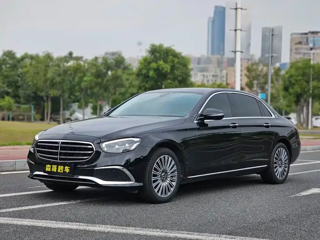 Mercedes-Benz E-Class — фото 1