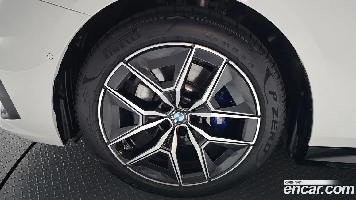 BMW 5-Series 2025 из KR, фото 2