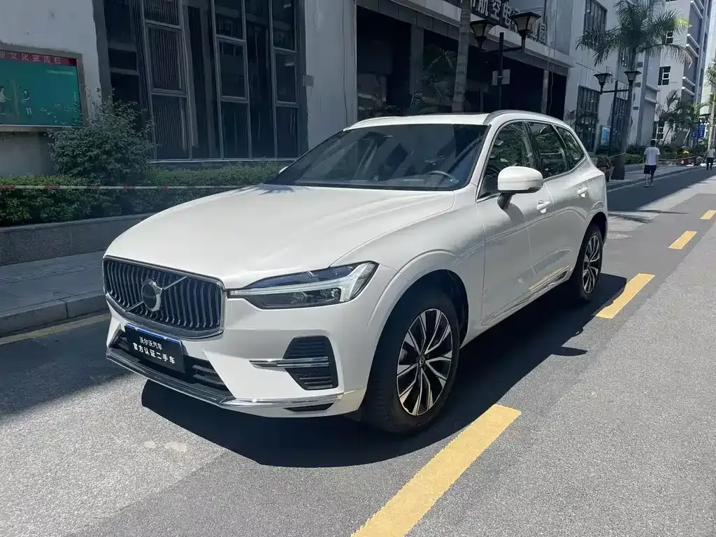 Volvo XC60 — фото 1