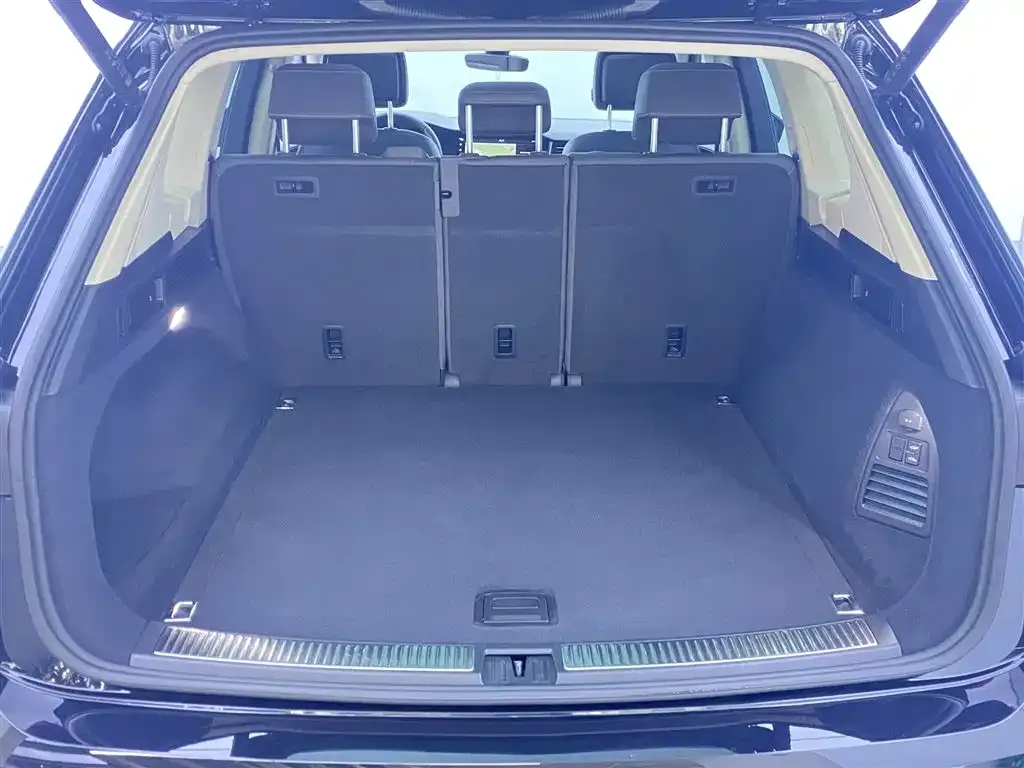 Volkswagen Touareg 2022 из CN, фото 8