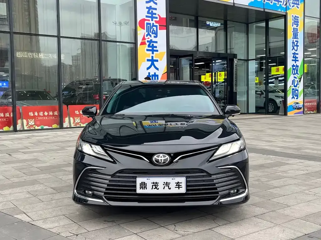 Toyota Camry — фото 5