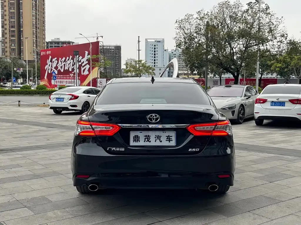 Toyota Camry — фото 3