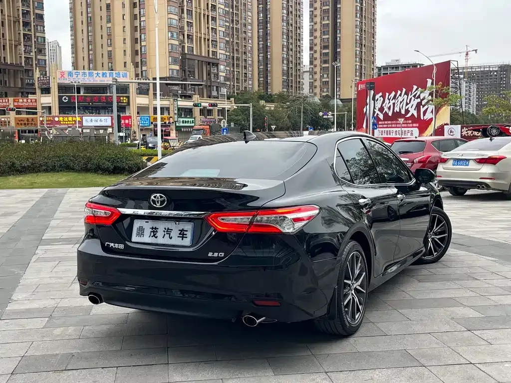 Toyota Camry — фото 7