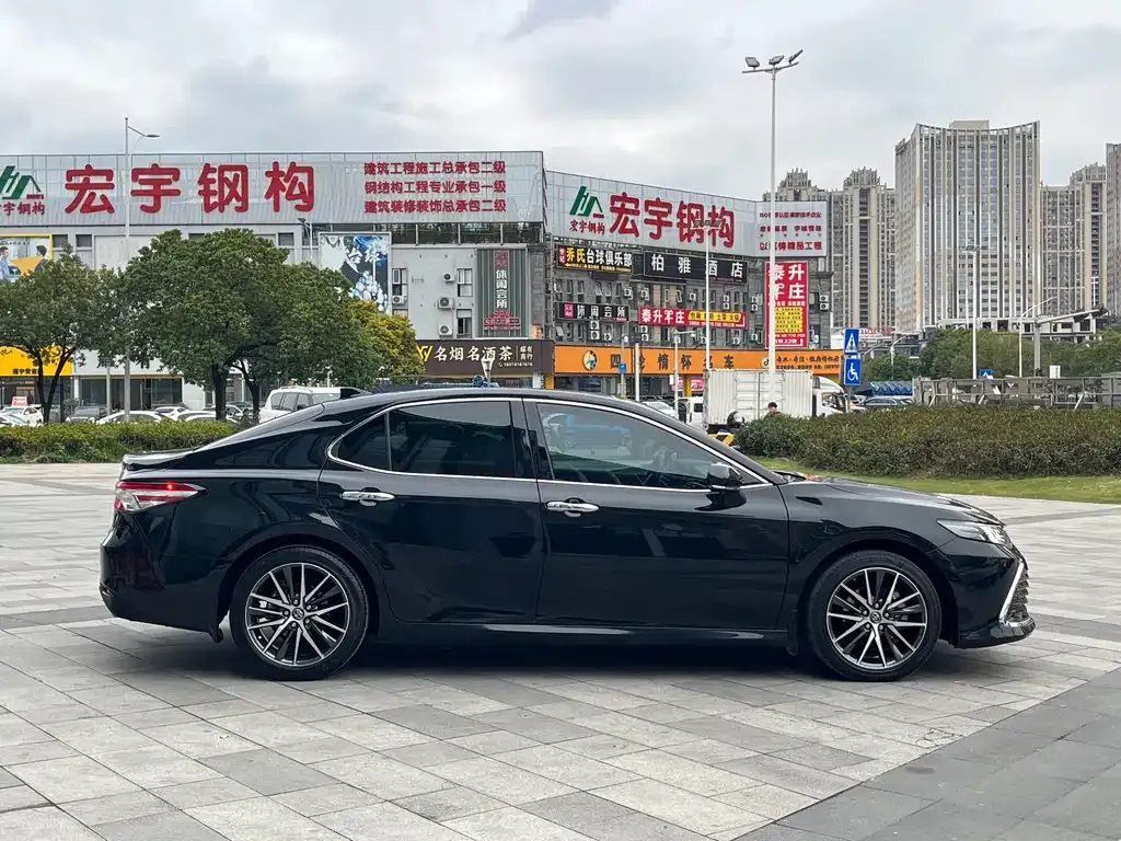 Toyota Camry — фото 4