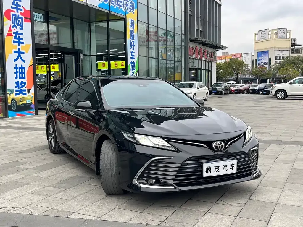 Toyota Camry — фото 6