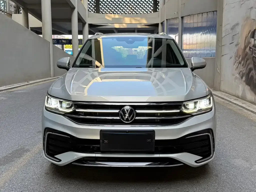 Volkswagen Tiguan L — фото 8