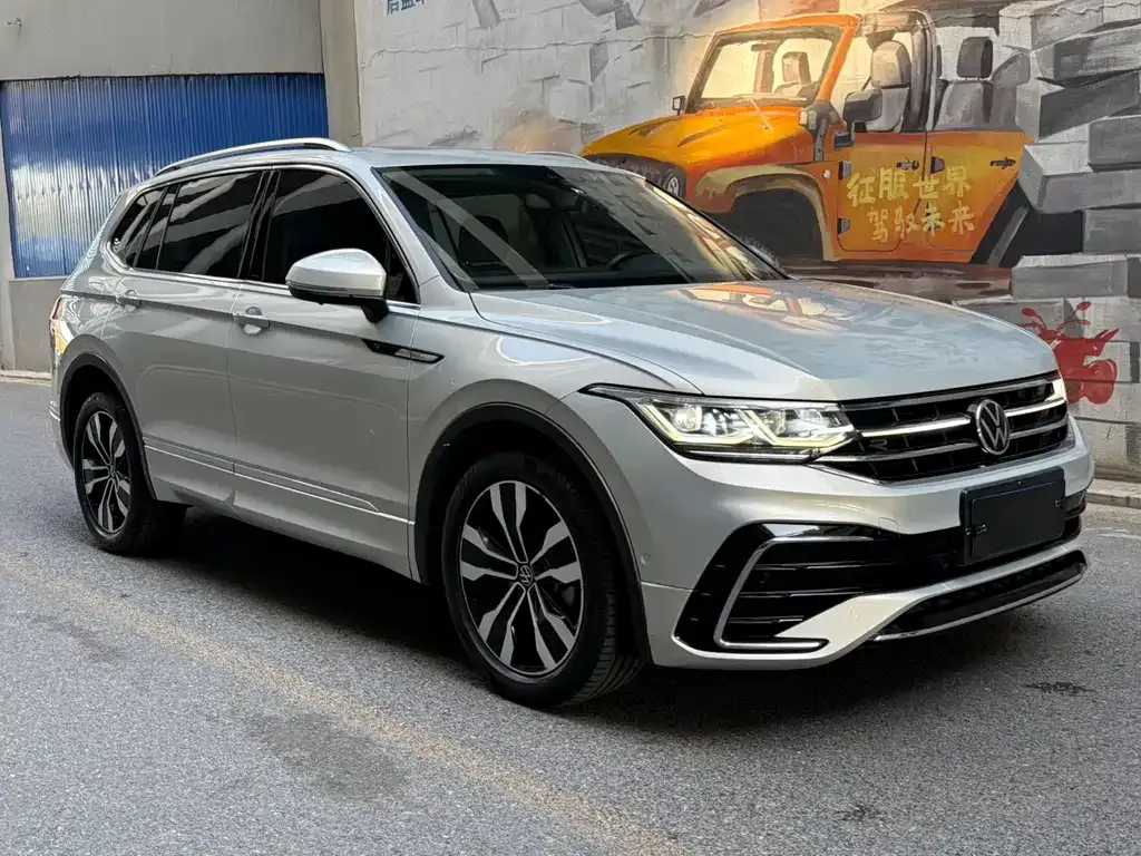 Volkswagen Tiguan L — фото 9