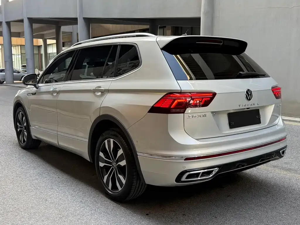 Volkswagen Tiguan L — фото 10