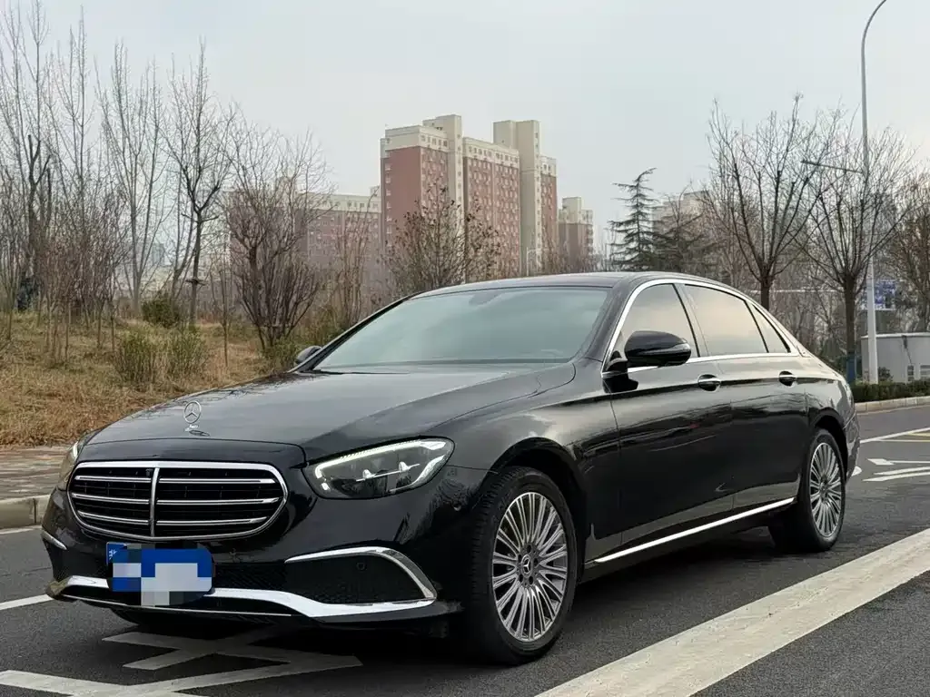 Mercedes-Benz E-Class — фото 1
