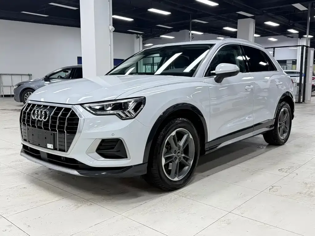 Audi Q3 — фото 1