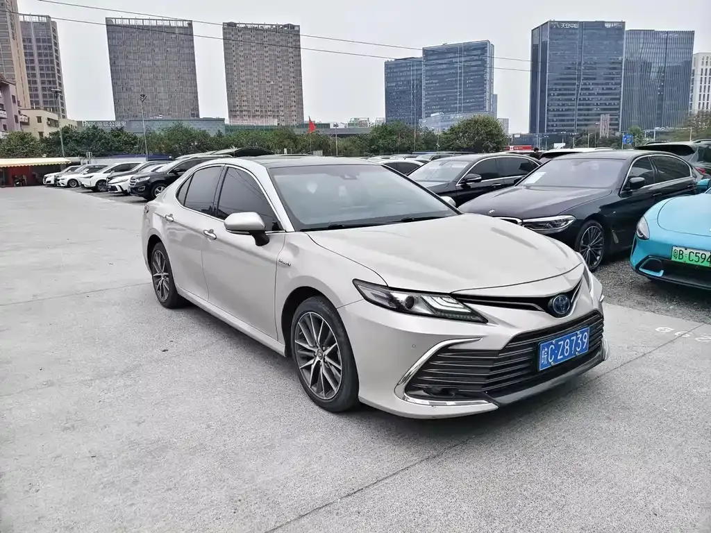 Toyota Camry — фото 4