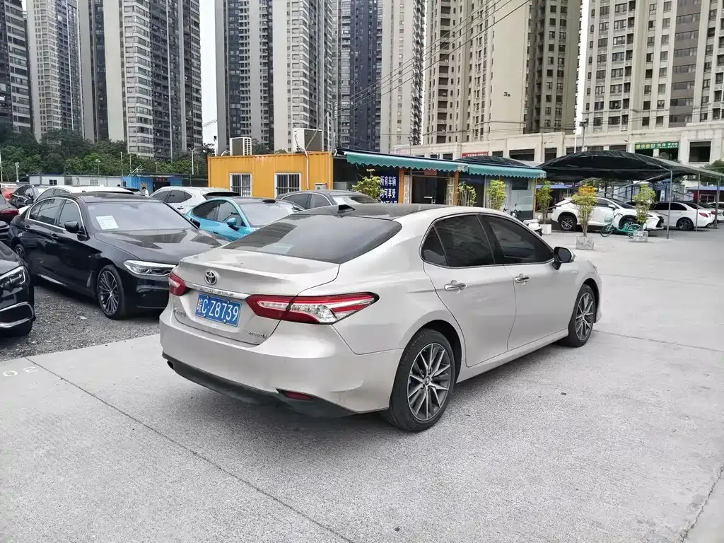 Toyota Camry — фото 7