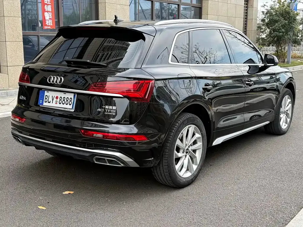 Audi Q5L — фото 9