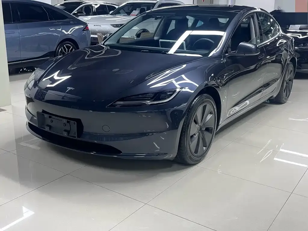 Tesla Model 3 — фото 1