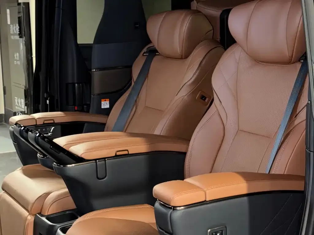 Toyota Vellfire 2026 из CN, фото 8