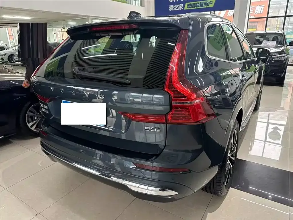 Volvo XC60 — фото 1