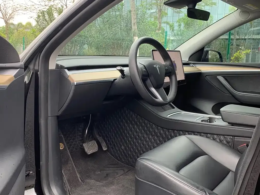 Tesla Model Y — фото 4