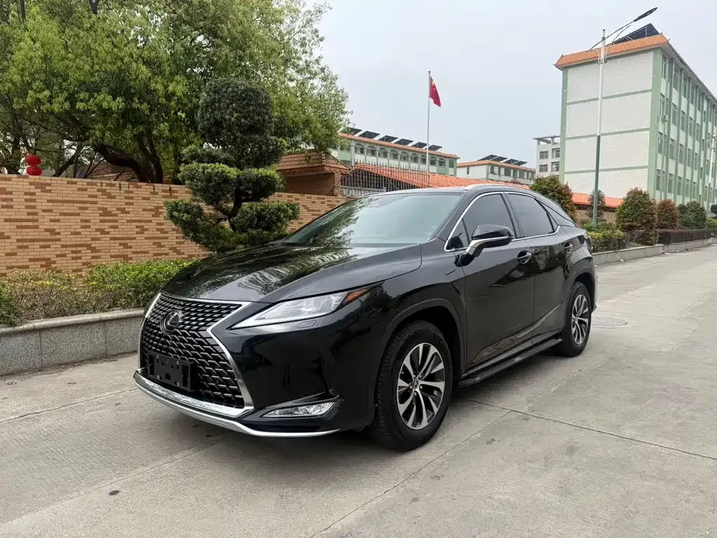 Lexus RX — фото 1