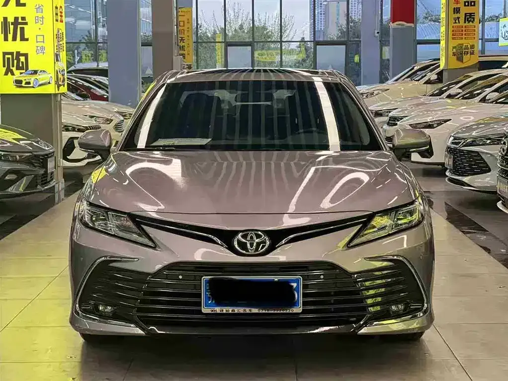 Toyota Camry — фото 2