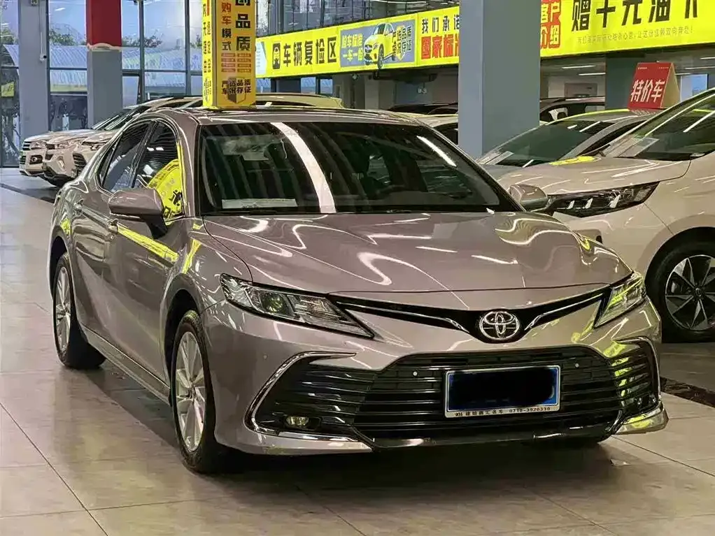Toyota Camry — фото 5