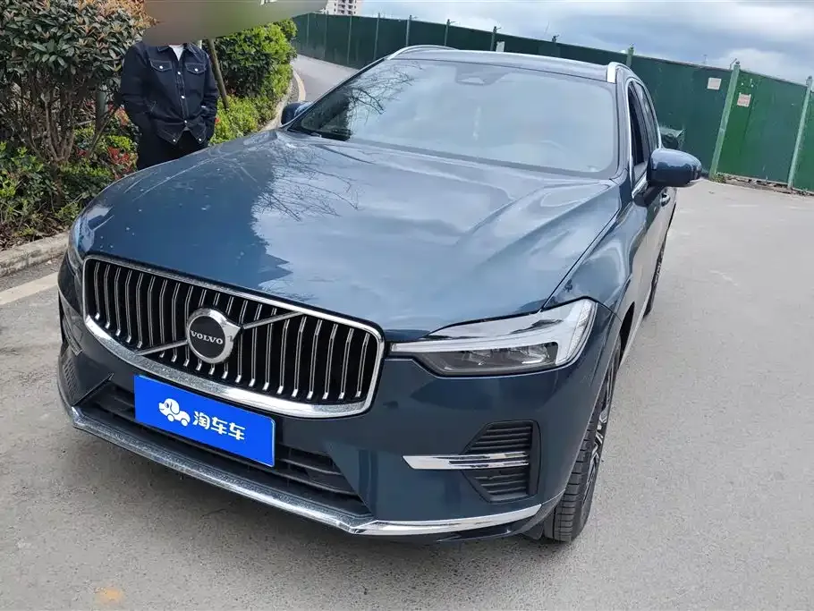 Volvo XC60 — фото 1