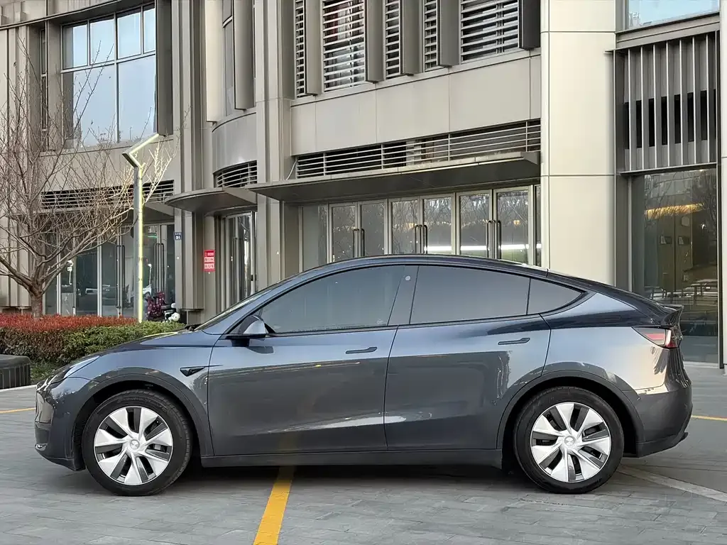 Tesla Model Y 2023 из CN, фото 3