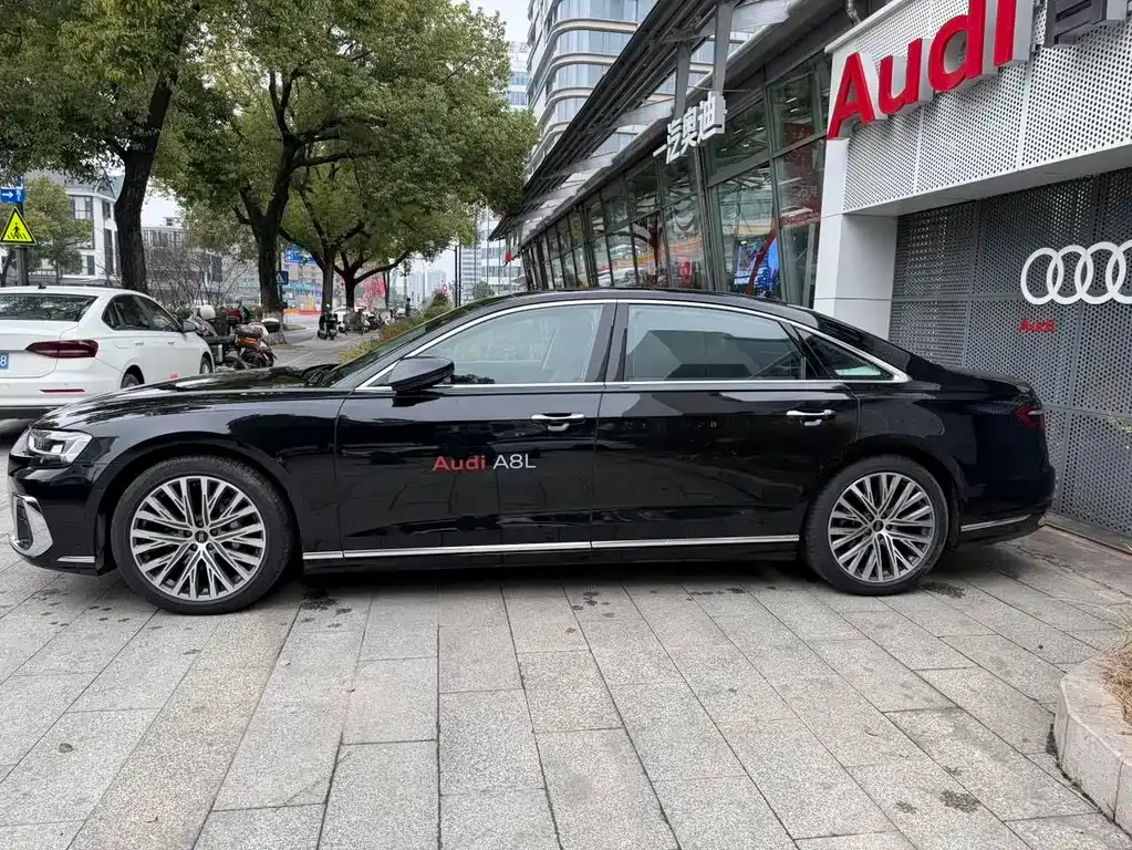 Audi A8 2024 из CN, фото 7