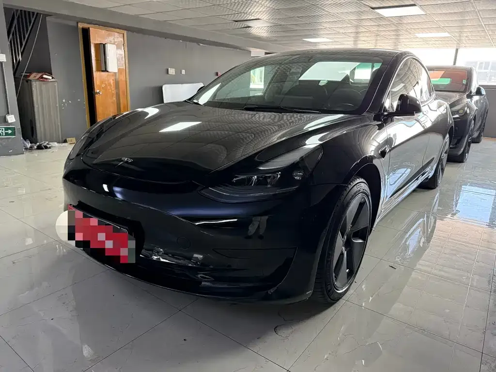 Tesla Model 3 — фото 1