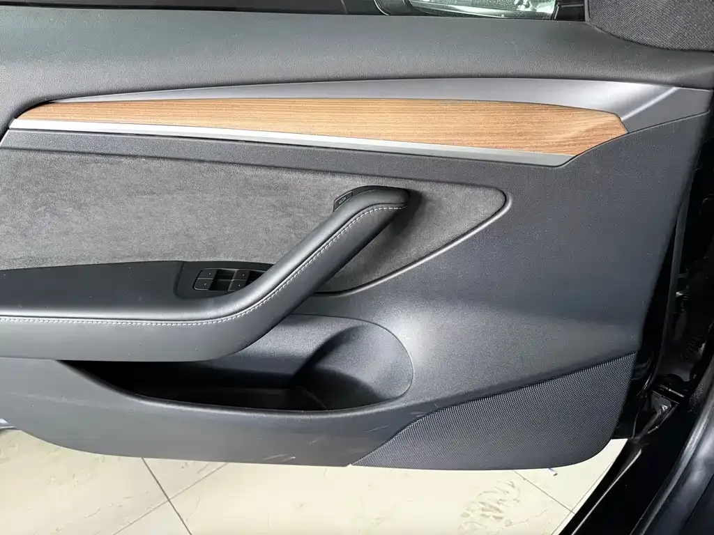 Tesla Model 3 — фото 9
