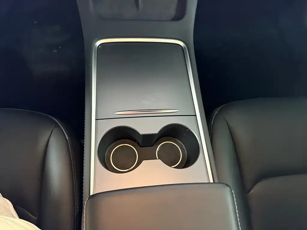 Tesla Model 3 — фото 8
