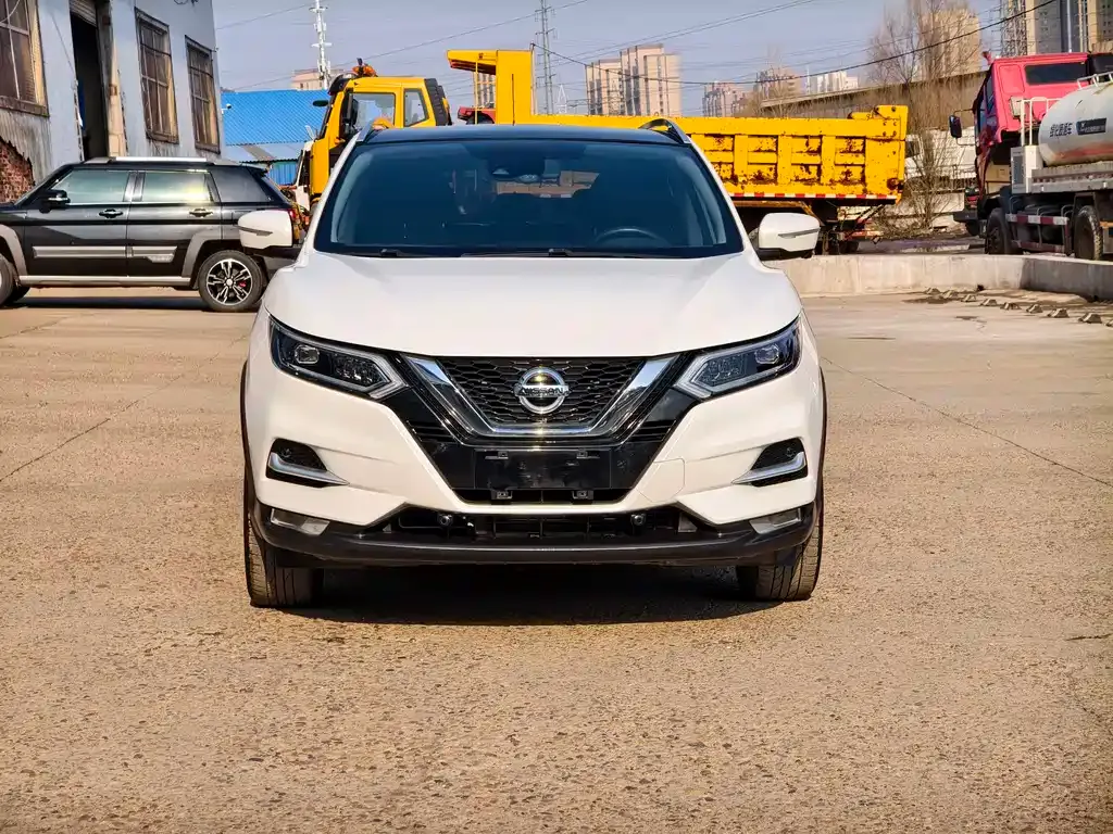 Nissan Qashqai — фото 1